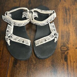 Teva Universal Sport Everyday Sandal Black White Aztec Print size 7